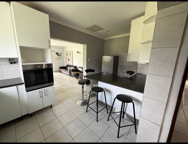 8 BEDROOM HOUSE FOR SALE IN KAALPLAATS WEST